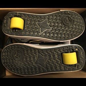 Heelys Sneaker Skates - size 5Y - worn once
